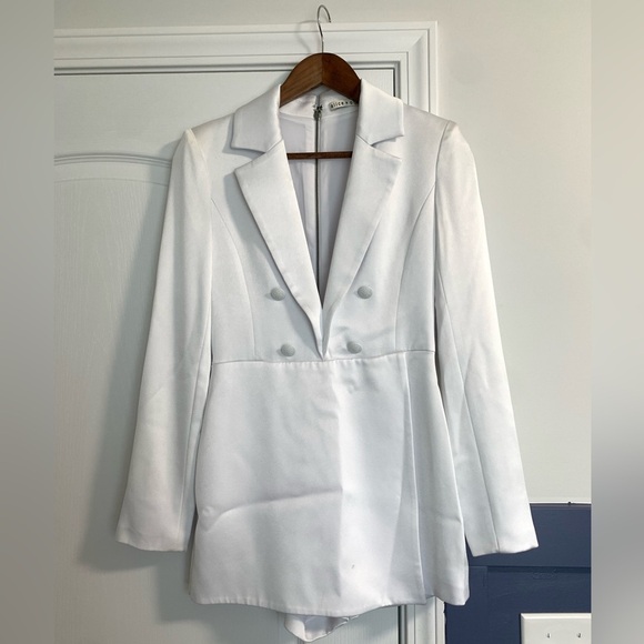 ALICE + OLIVIA Myra Notch Lapel Blazer Romper - Picture 4 of 16